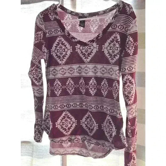 Navajo Indian Print Long Sleeve V-Neck Light weight‎ sweaterRue21 Xl - Picture 1 of 4